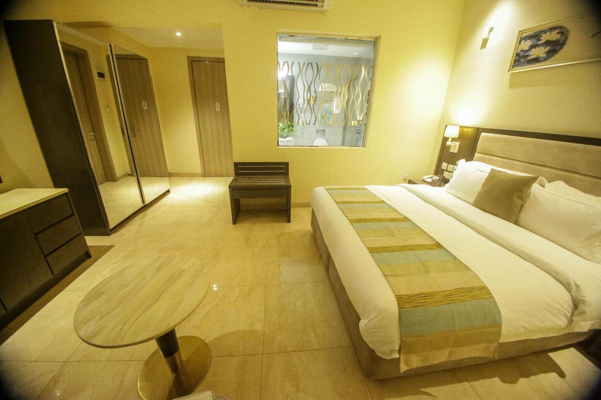 Perfecto La Villa Hotel And Suites Lagos Exteriér fotografie